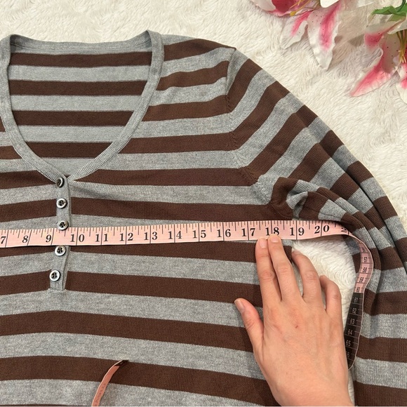 NWT Romwe - V-Neck Gray & Brown Striped Long Sleeve Henley Sweater Large - Picture 4 of 7